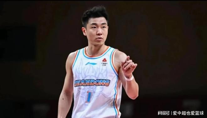 转折点！深圳男篮篮板制胜，中超集结日攻防权衡，态度坚定，轮换策略成焦点(篮球行进间双手运球教案)